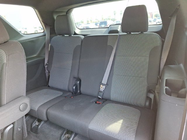 Used 2023 Chevrolet Traverse LT FWD image 16