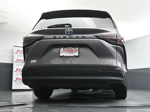Used 2024 Toyota Sienna XLE FWD image 37