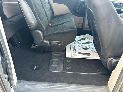 Used 2016 Dodge Grand Caravan FWD image 11