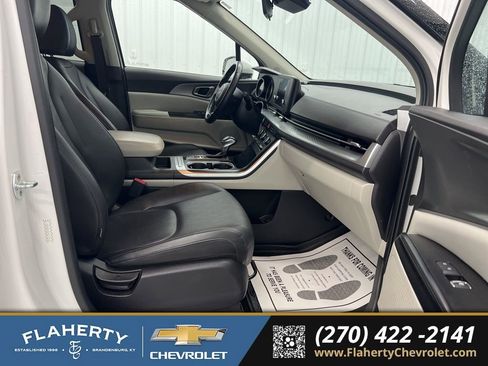 Used 2022 Kia Carnival LX image 13