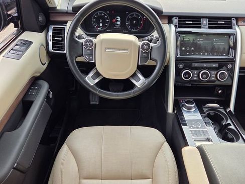 Used 2018 Land Rover Discovery HSE AWD/4WD image 13