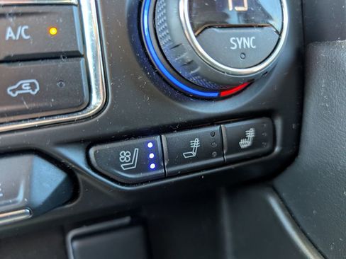 Used 2023 Chevrolet Suburban Premier image 24