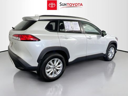 Used 2024 Toyota Corolla Cross LE image 4