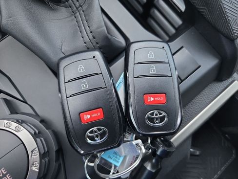 Used 2025 Toyota Tacoma TRD Sport AWD/4WD image 32