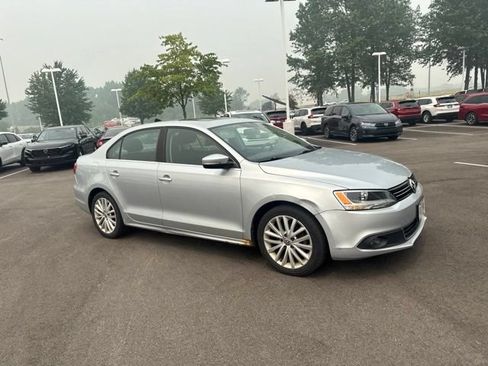 Used 2014 Volkswagen Jetta SEL FWD image 2