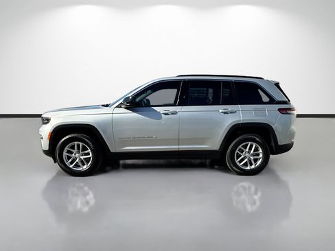 Used 2025 Jeep Grand Cherokee Laredo X RWD image 6