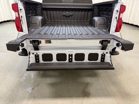 New 2026 Chevrolet Silverado 1500 High Country AWD/4WD image 12