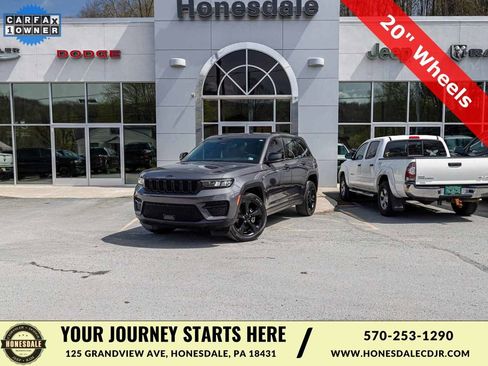 Used 2024 Jeep Grand Cherokee Altitude AWD/4WD image 1
