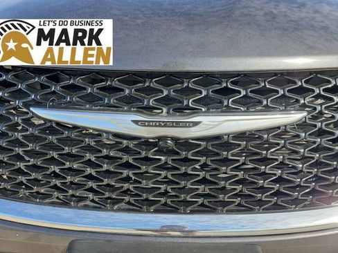 Used 2023 Chrysler Pacifica Touring-L image 30