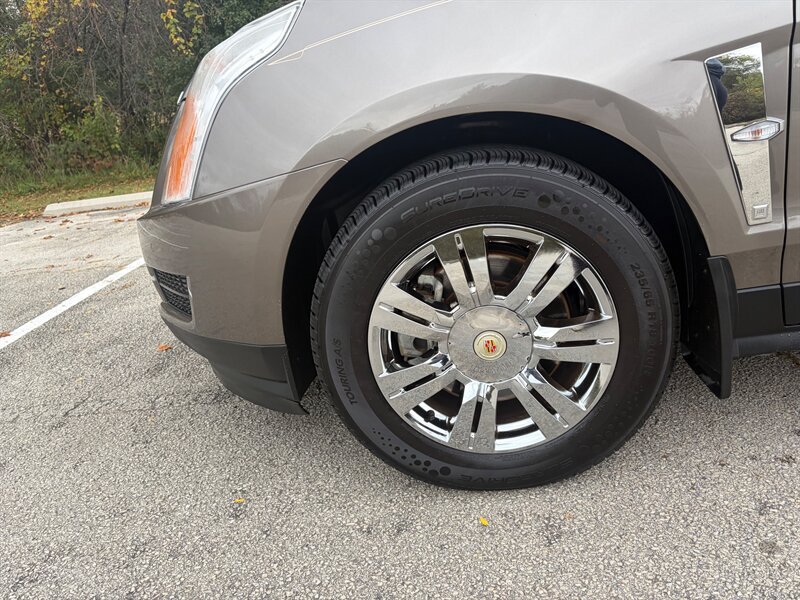 Used 2011 Cadillac SRX Luxury FWD image 25