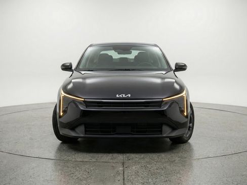 Used 2025 Kia K4 FWD image 2