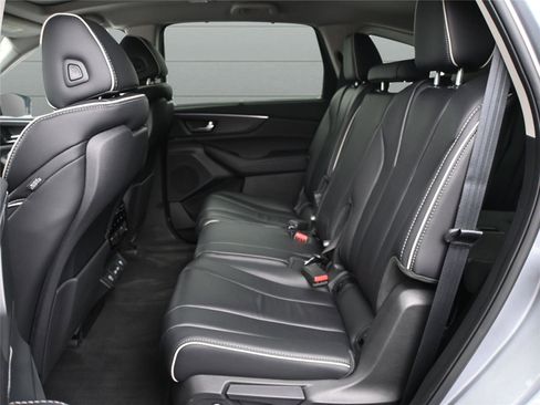 Used 2024 Acura MDX SH-AWD w/ Advance Package image 9