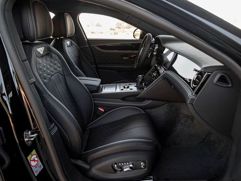 Used 2025 Bentley Flying Spur Plug-In Hybrid image 26