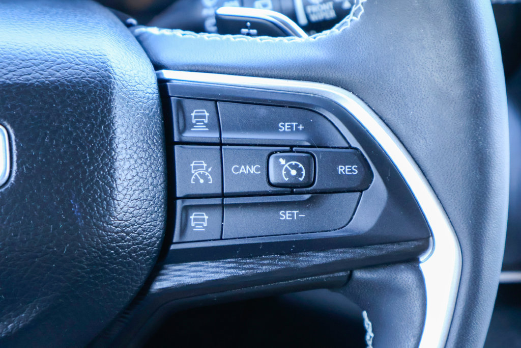 Used 2023 Jeep Grand Cherokee L Laredo RWD image 17