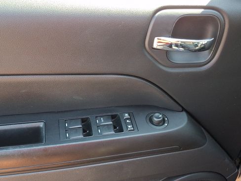 Used 2015 Jeep Patriot Latitude w/ Sun/Sound Group AWD/4WD image 13