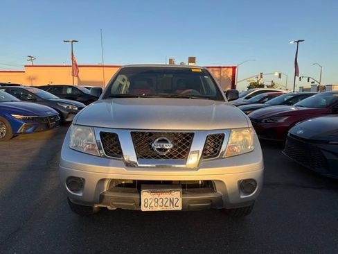 Used 2019 Nissan Frontier SV AWD/4WD image 2