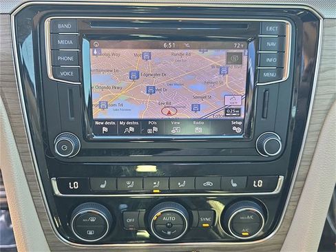 Used 2017 Volkswagen Passat 1.8T SEL Premium image 17