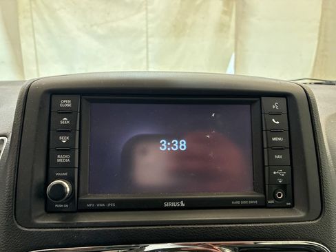 Used 2012 Chrysler Town & Country Touring-L w/ Entertainment Group #2 FWD image 15