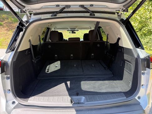 Used 2025 Nissan Pathfinder SV AWD/4WD image 18
