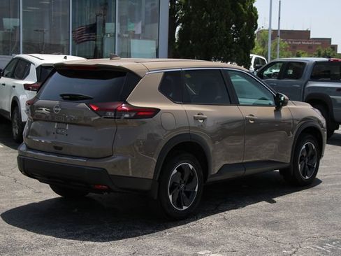 Used 2024 Nissan Rogue SV AWD/4WD image 9