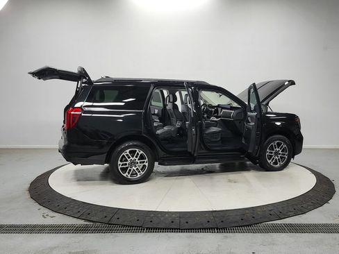 Used 2025 Ford Expedition Active AWD/4WD image 17