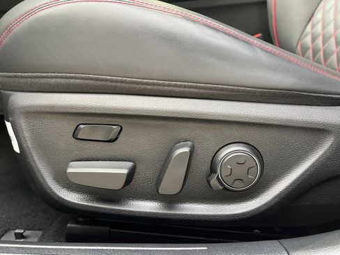 Used 2025 Genesis G70 3.3T Advanced w/ Sport Prestige Package image 11