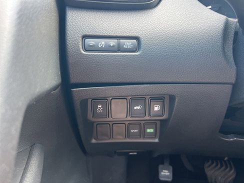 Used 2018 Nissan Rogue SV FWD image 21