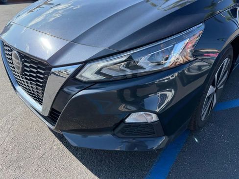 Used 2021 Nissan Altima 2.5 SV w/ SV Premium Package FWD image 4