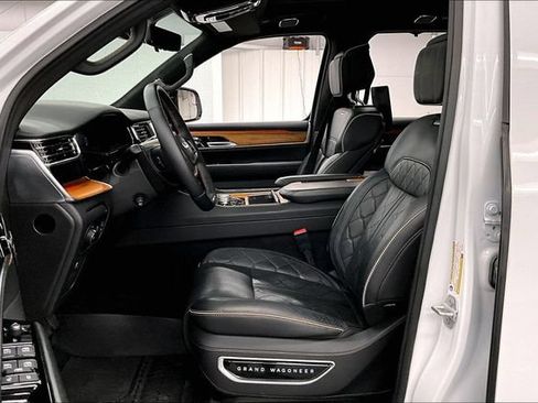 Used 2024 Jeep Grand Wagoneer Series III w/ Rear-Seat Entertainment Group AWD/4WD image 24