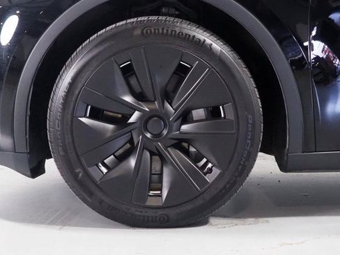 Used 2023 Tesla Model Y Long Range AWD/4WD image 47