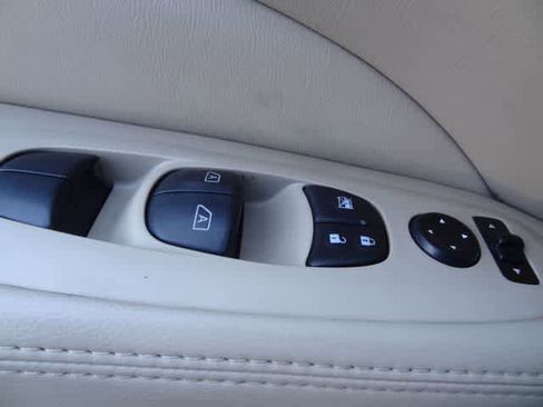 Used 2014 Nissan Pathfinder Platinum w/ Platinum Premium Package FWD image 26