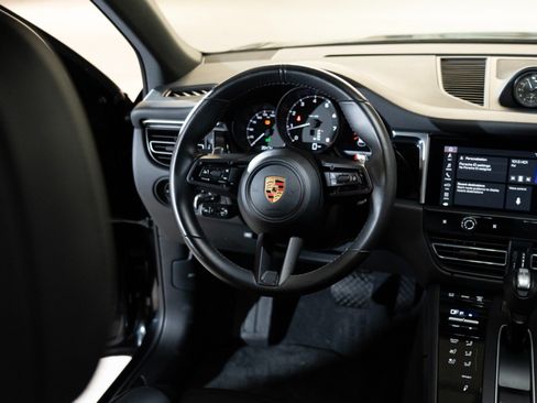Certified 2023 Porsche Macan AWD/4WD image 15