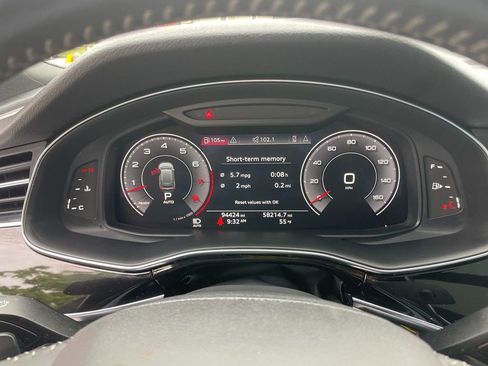Used 2019 Audi Q8 Premium Plus w/ Premium Plus AWD/4WD image 18
