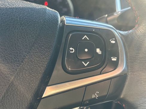 Used 2017 Toyota Camry SE image 19