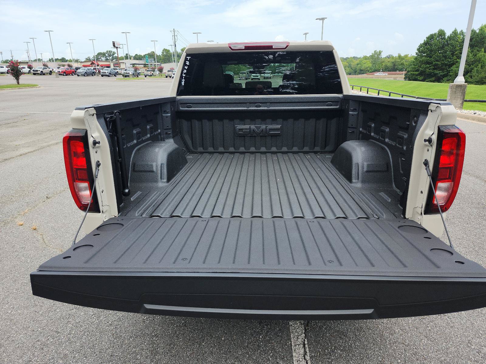 New 2026 GMC Sierra 1500 SLE AWD/4WD image 9