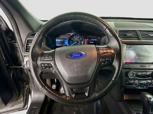 Used 2017 Ford Explorer XLT w/ Equipment Group 202A image 13