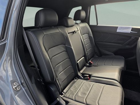 Used 2022 Volkswagen Tiguan SEL R-Line image 21