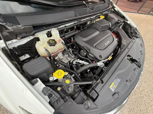 Used 2017 Chrysler Pacifica Touring FWD image 23