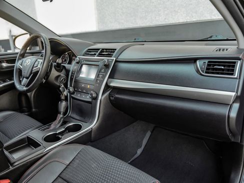 Used 2015 Toyota Camry SE image 19