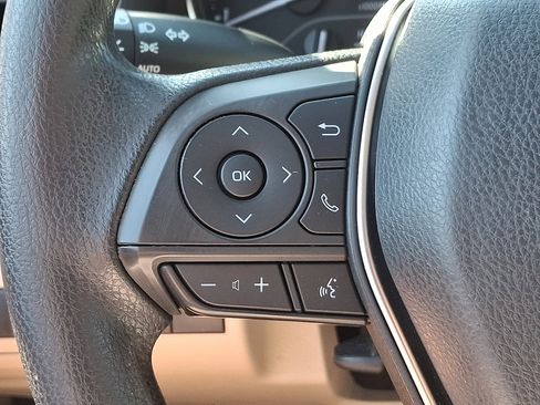Used 2018 Toyota Camry LE w/ Convenience Package FWD image 20