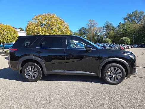 Certified 2024 Nissan Pathfinder S image 8