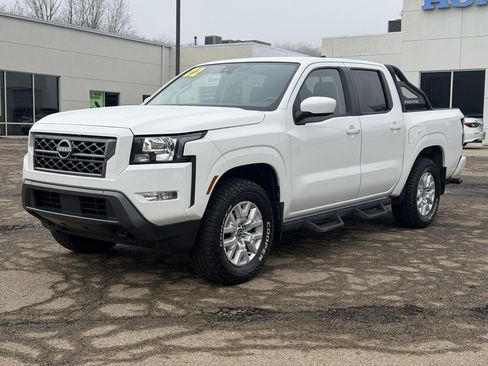 Used 2022 Nissan Frontier SV image 2
