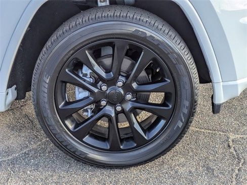 Used 2020 Jeep Grand Cherokee Altitude image 11