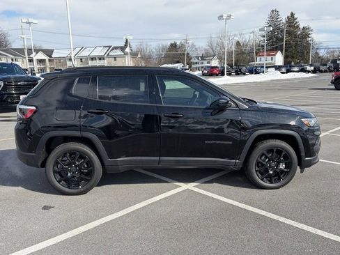 New 2026 Jeep Compass Latitude image 9
