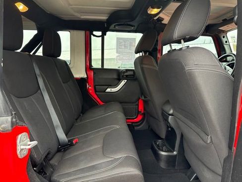 Used 2013 Jeep Wrangler Unlimited Sahara AWD/4WD image 15