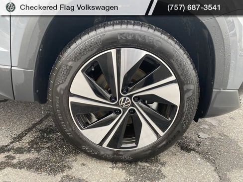 Used 2024 Volkswagen Taos SE image 3