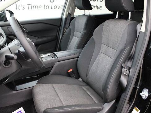 Certified 2026 Nissan Rogue SV FWD image 14