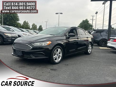 Used 2018 Ford Fusion SE w/ Fusion SE Technology Package FWD image 2