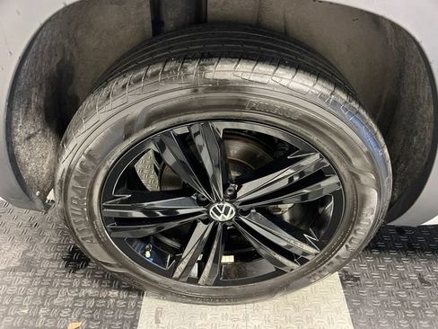 Used 2023 Volkswagen Atlas Cross Sport SEL R-Line AWD/4WD image 15