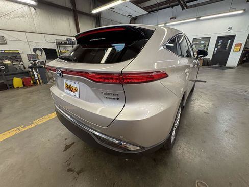 Used 2021 Toyota Venza Limited w/ Advanced Technology Package AWD/4WD image 6